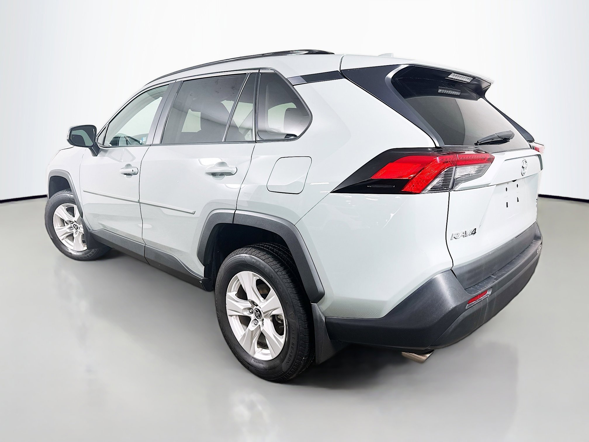 2021 Toyota RAV4 XLE photo 5