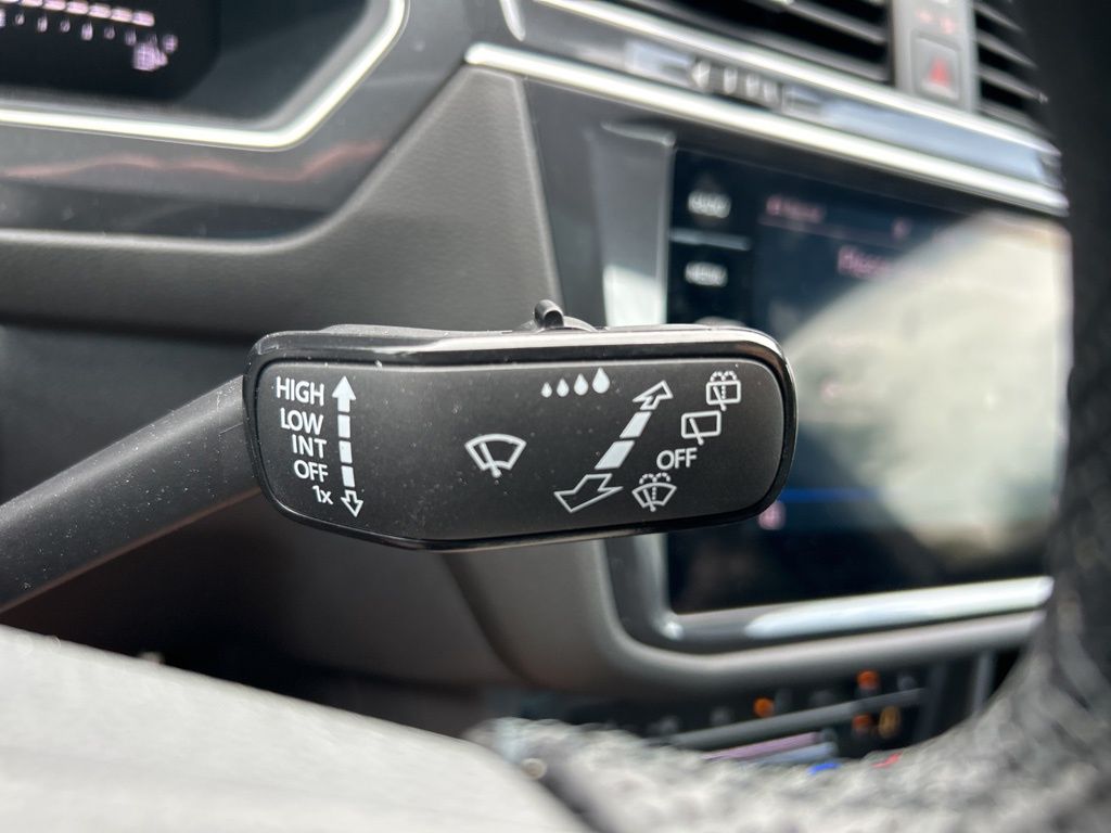 2024 Volkswagen Tiguan SE R-Line Black photo 25