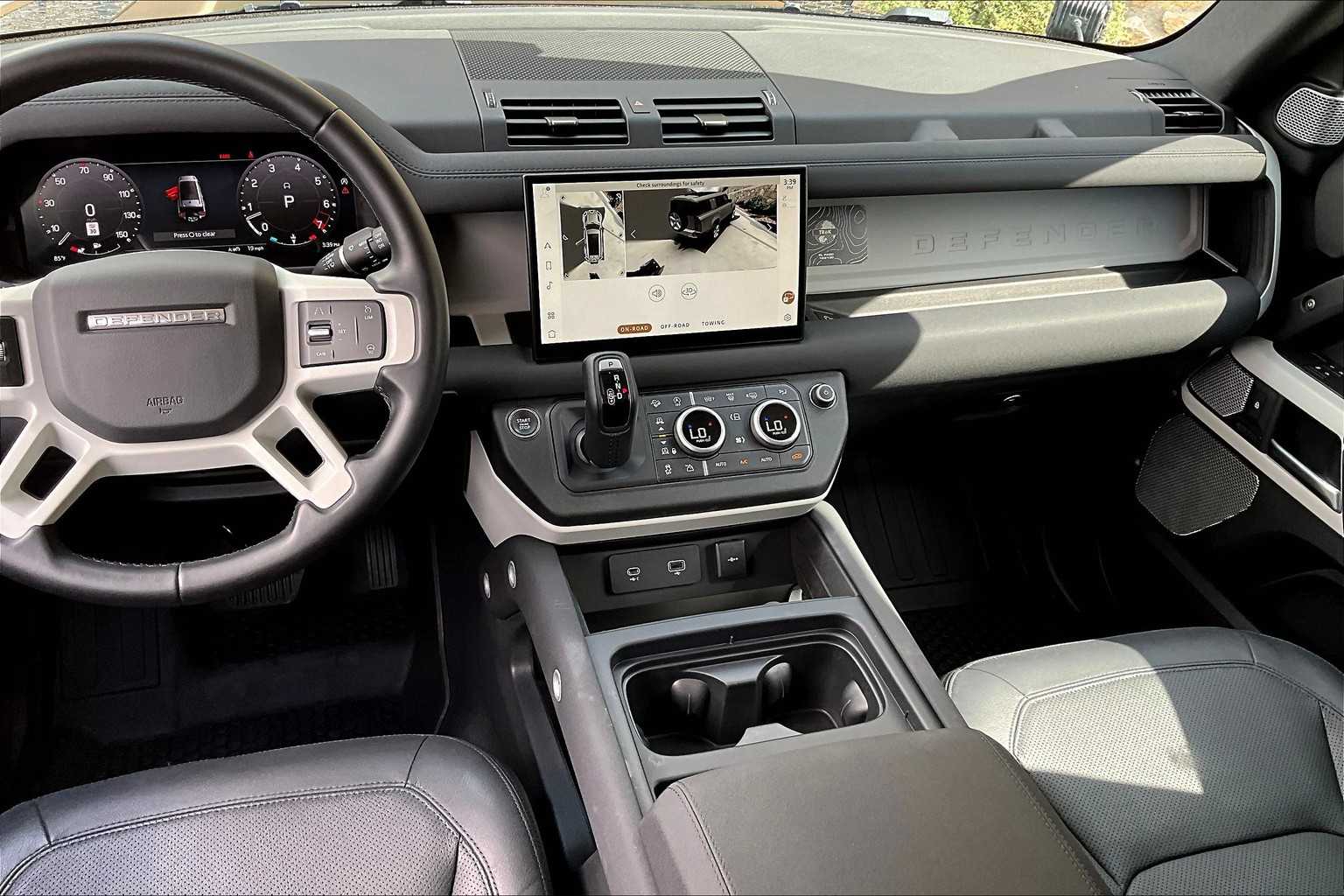 2023 Land Rover Defender SE photo 16