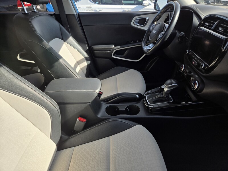 2023 Kia Soul GT-Line photo 3