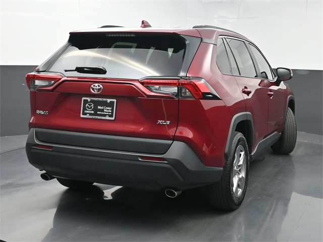 2022 Toyota RAV4 XLE photo 3