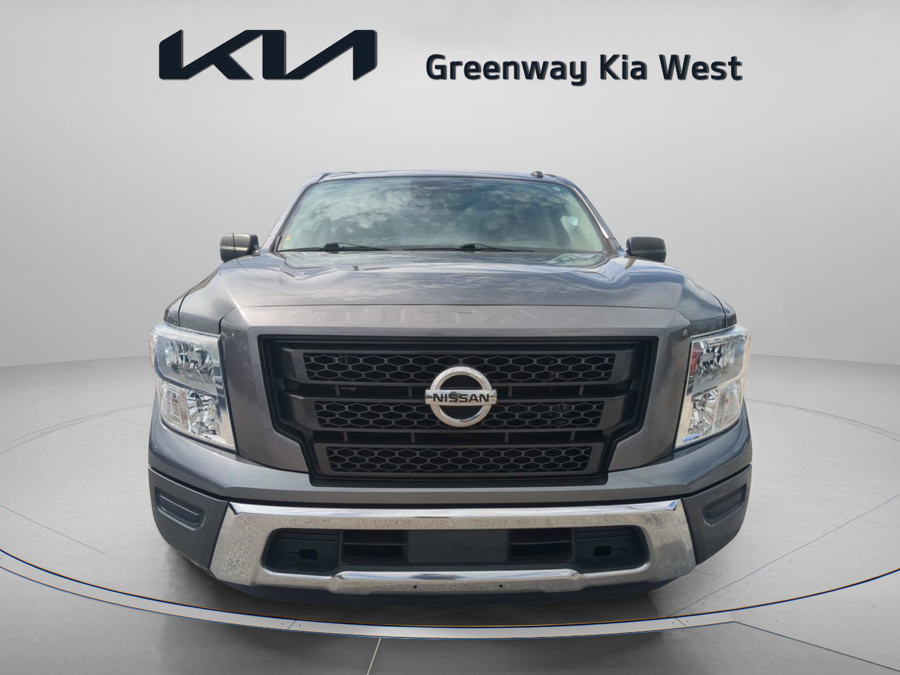 2021 Nissan Titan SV photo 2