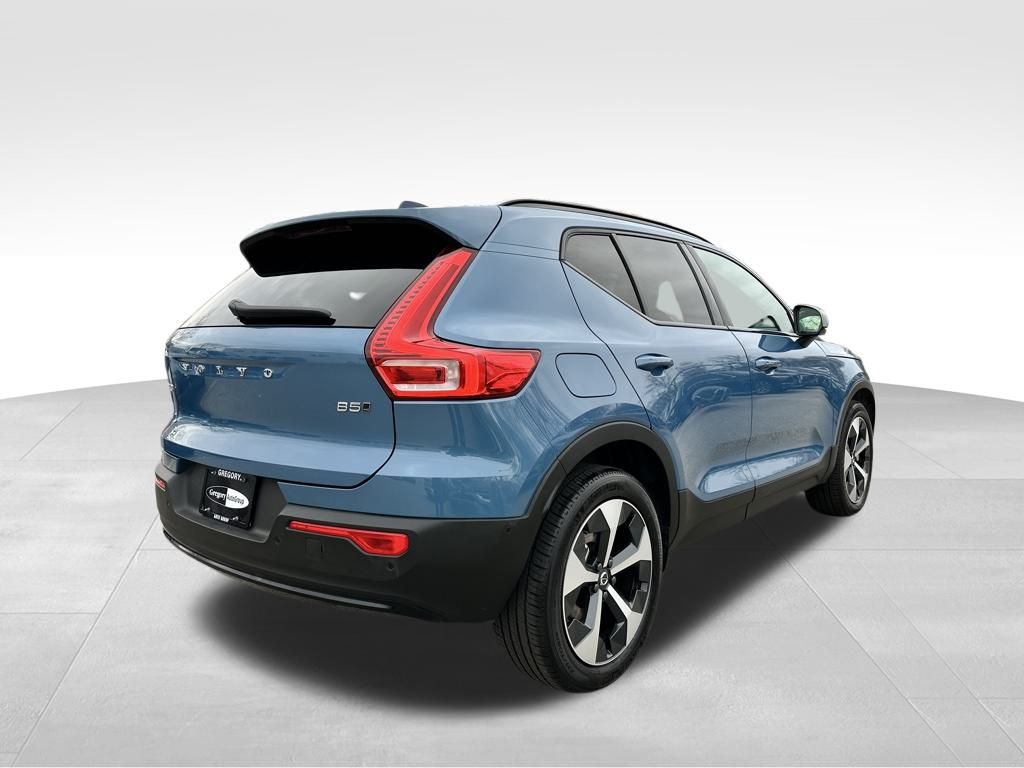 2025 Volvo XC40 Plus photo 3