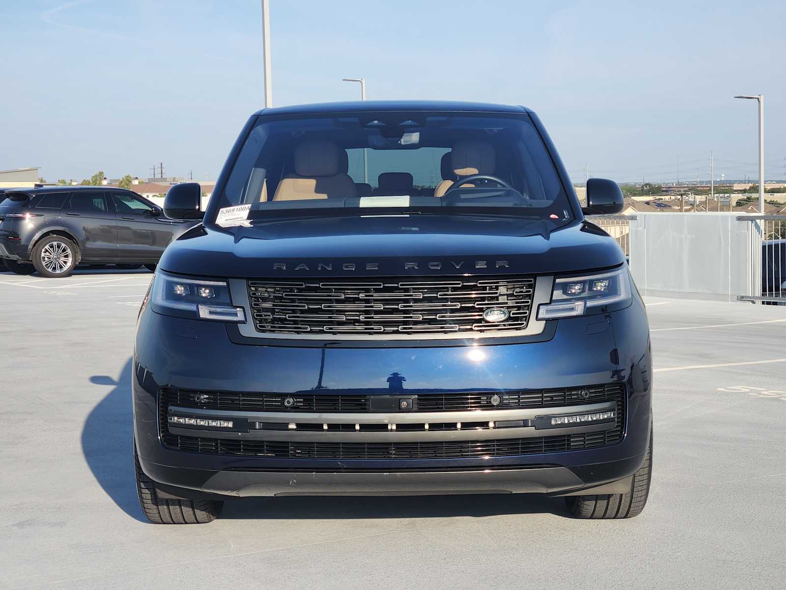2023 Land Rover Range Rover SE photo 2