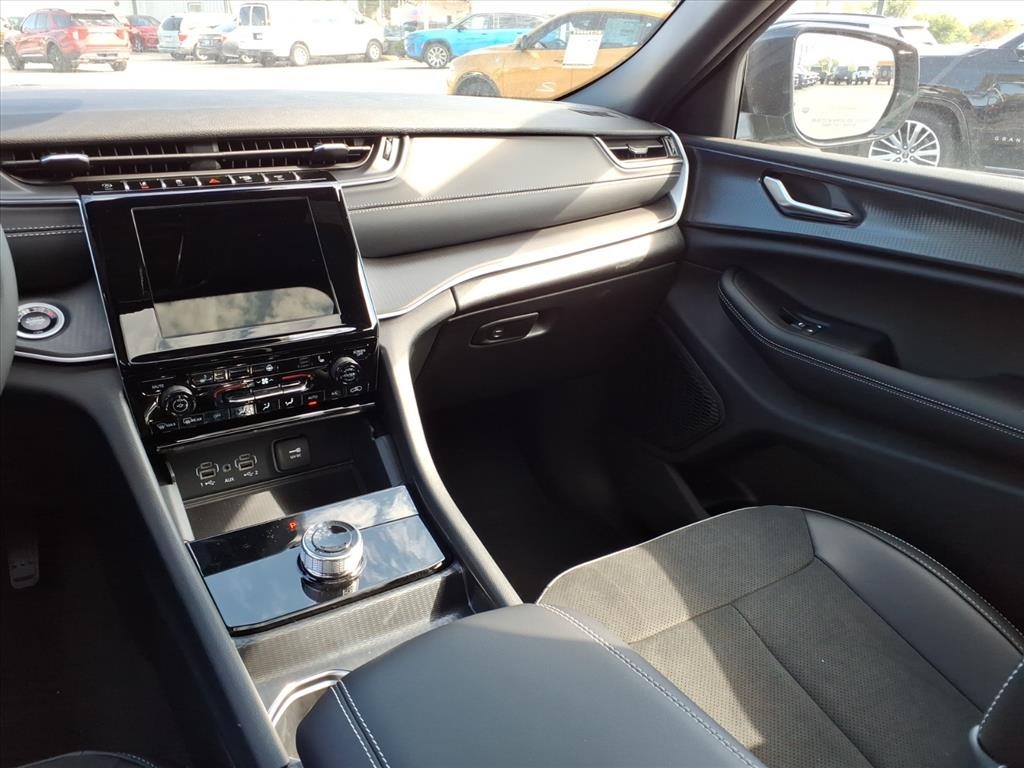 2025 Jeep Grand Cherokee Altitude X photo 12