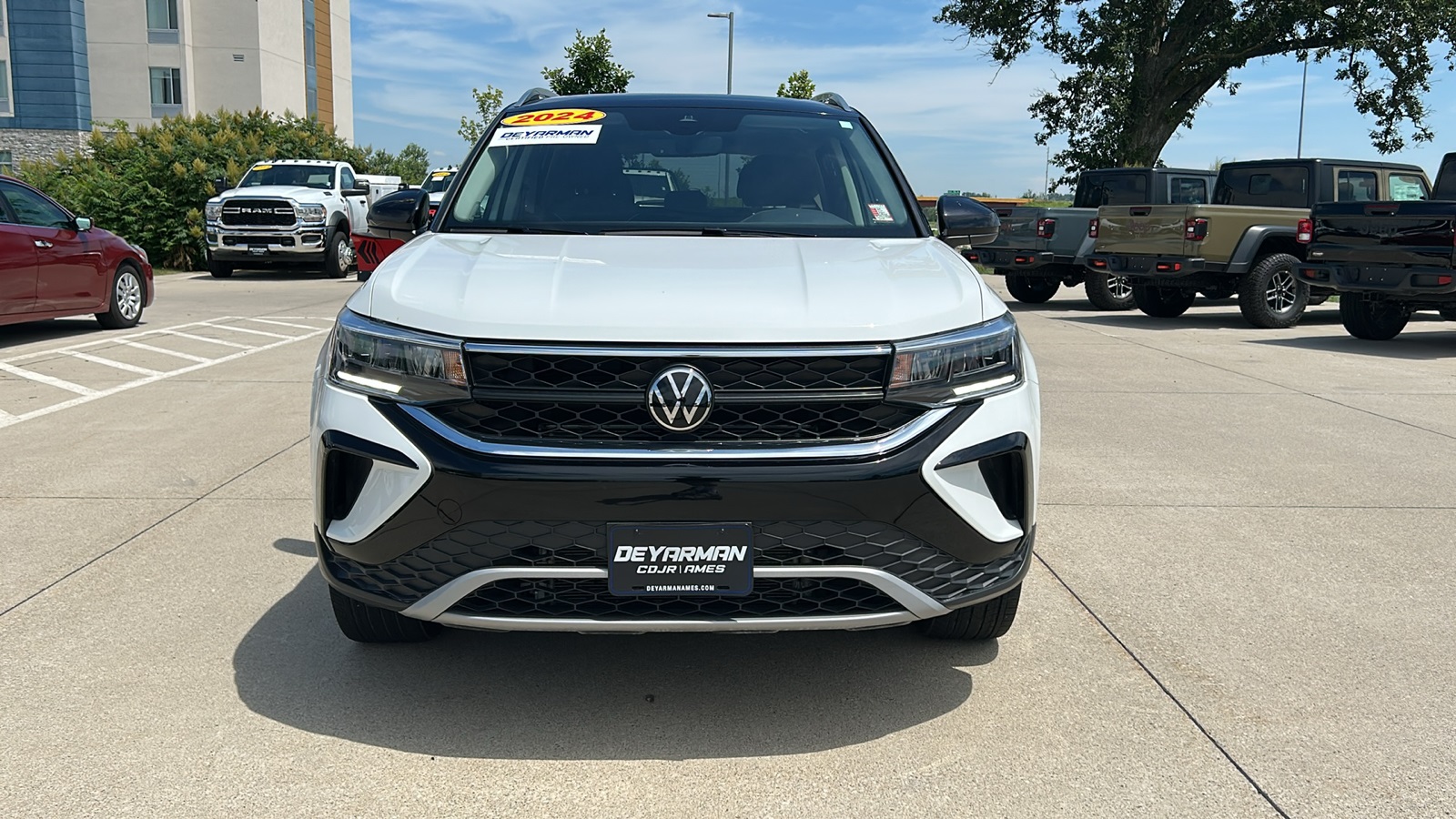 2024 Volkswagen Taos SE photo 8
