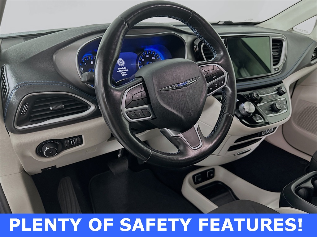 2021 Chrysler Pacifica Touring photo 2