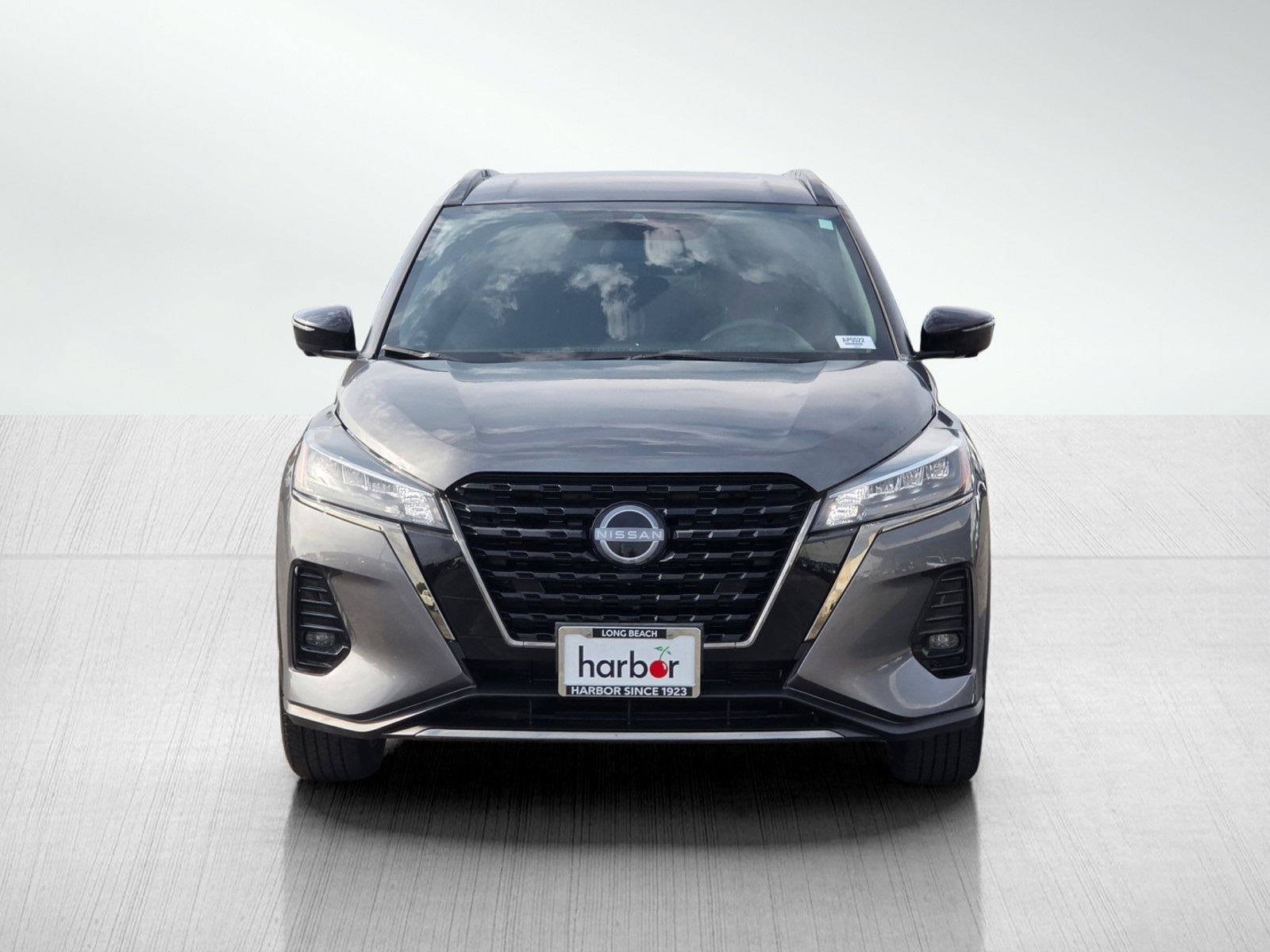 2024 Nissan Kicks SR photo 2