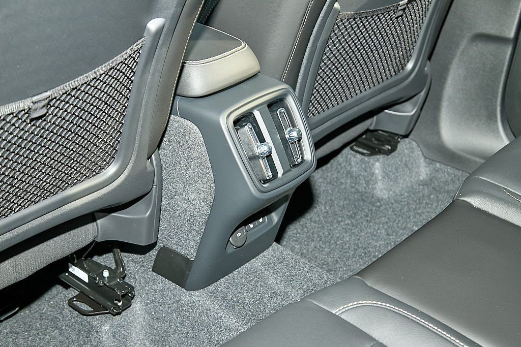 2026 VOLVO XC40 - Image 20