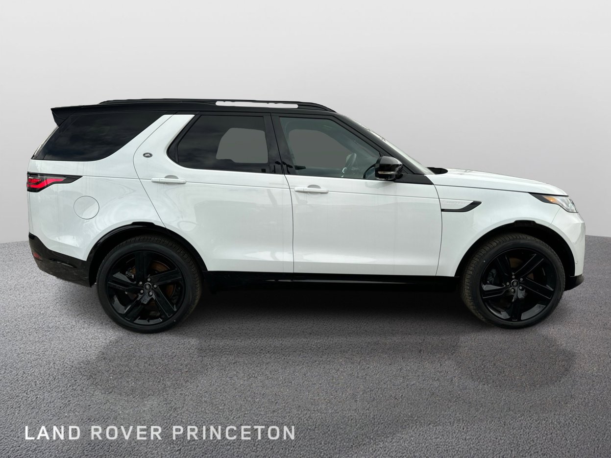 New 2025 Fuji White Land Rover Dynamic SE image 4
