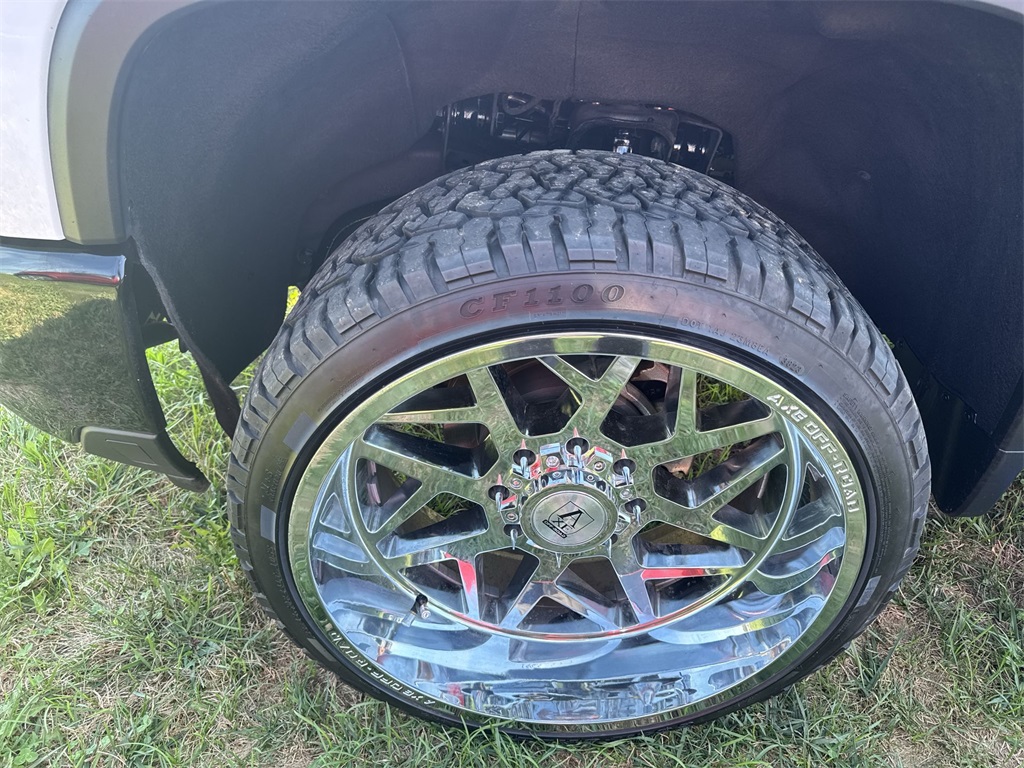 2024 Chevrolet Silverado 2500HD Custom photo 16