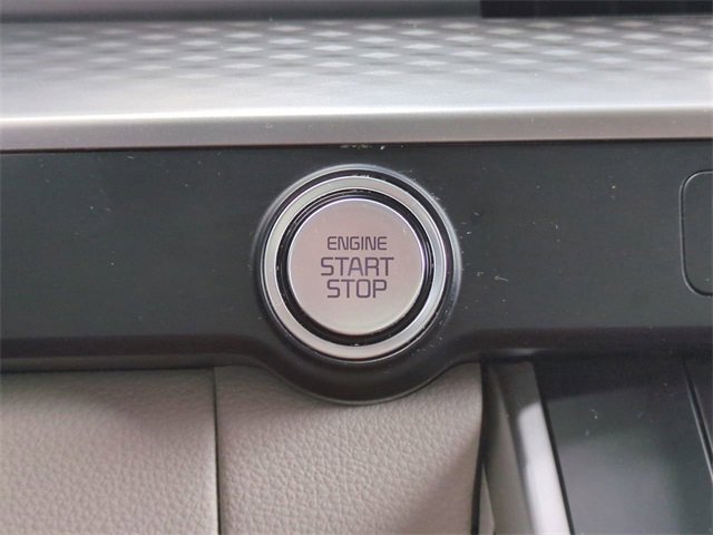 2024 Kia Carnival LX photo 25
