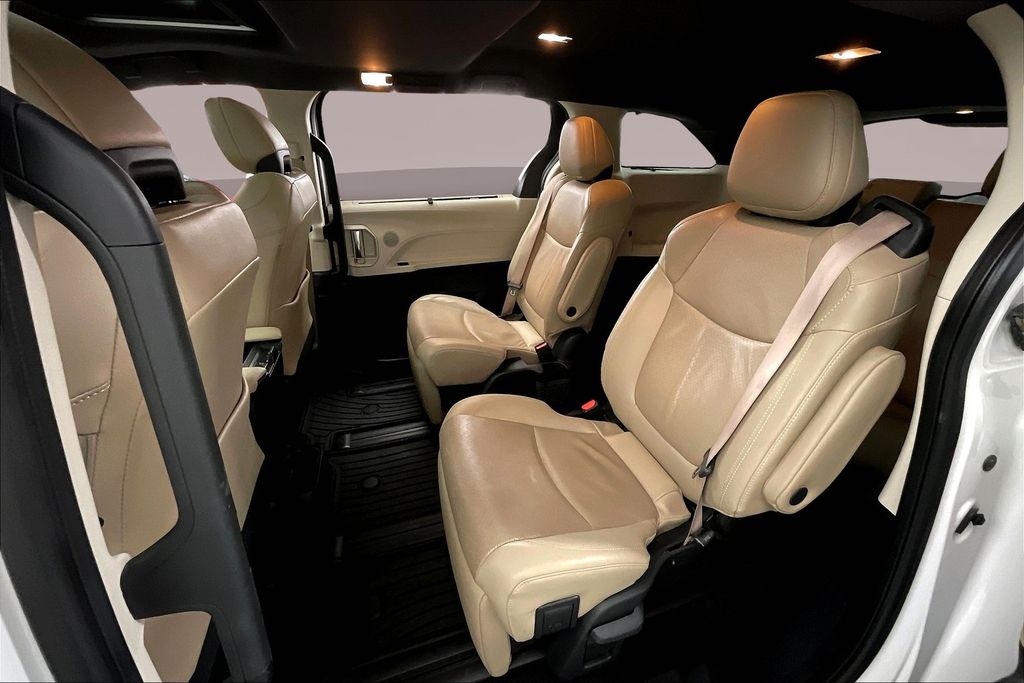 2022 Toyota Sienna Limited photo 24