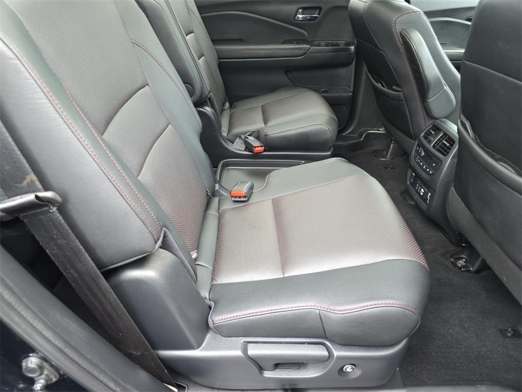 2022 Honda Pilot Black Edition photo 17