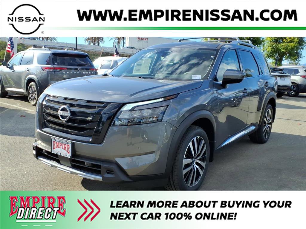 2025 Nissan Pathfinder Platinum's photo