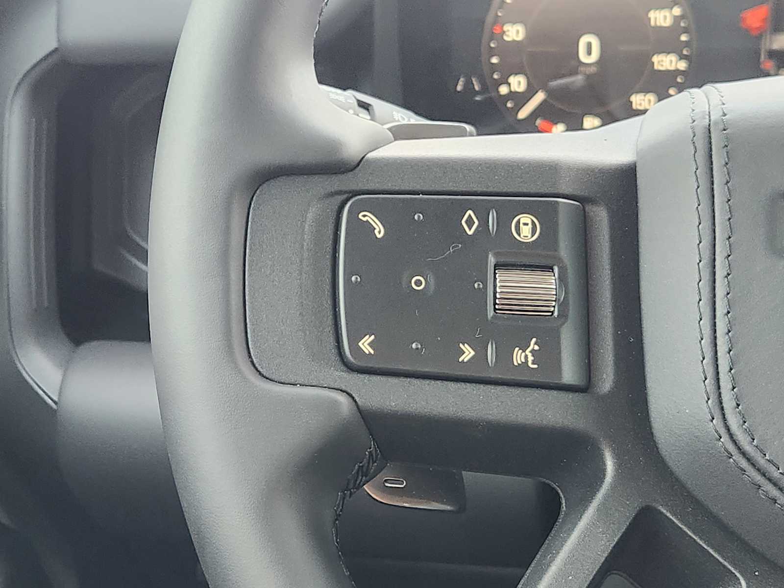 2025 Land Rover Defender 130 V8 photo 24