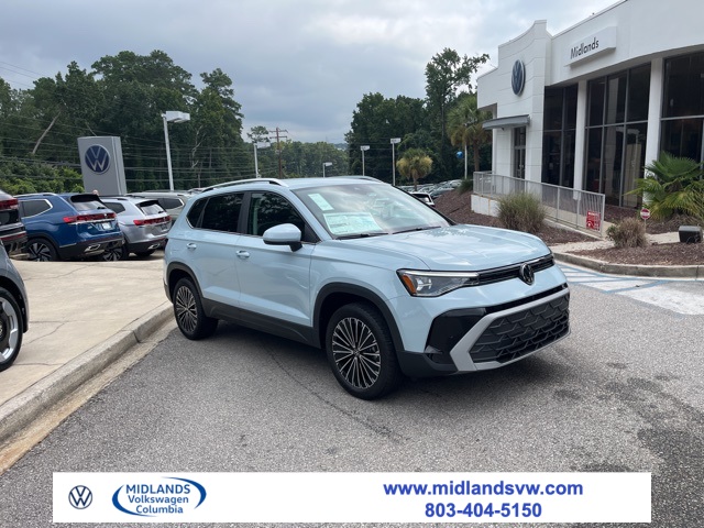 2025 Volkswagen Taos SE's photo