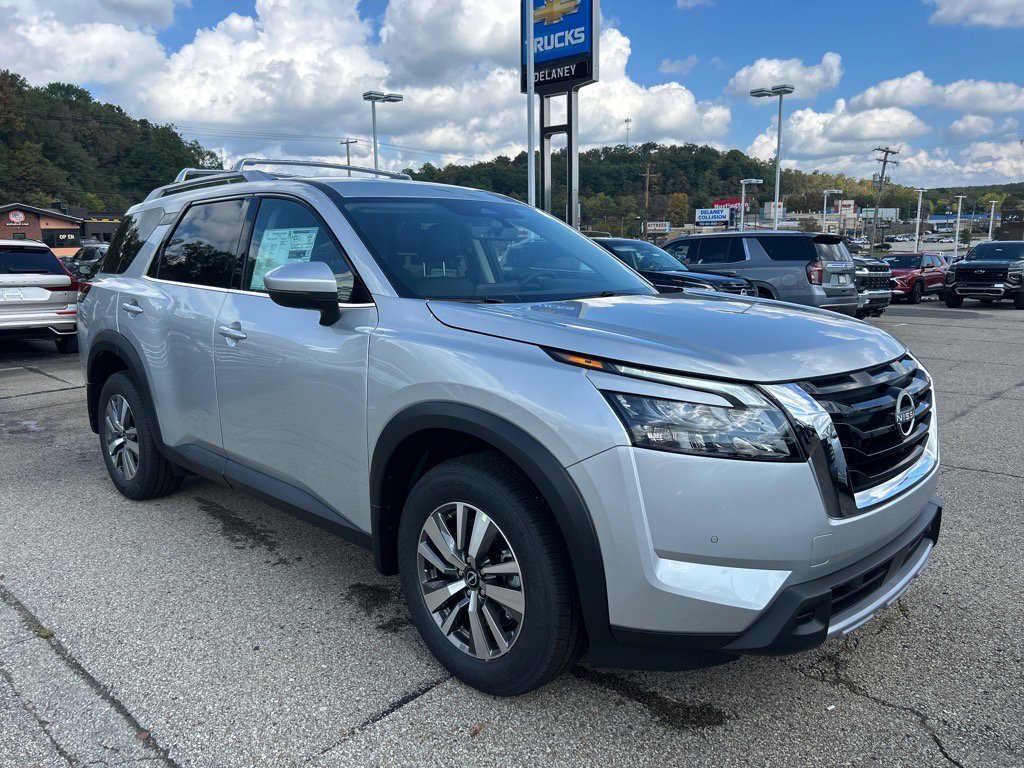 2025 Nissan Pathfinder SL's photo