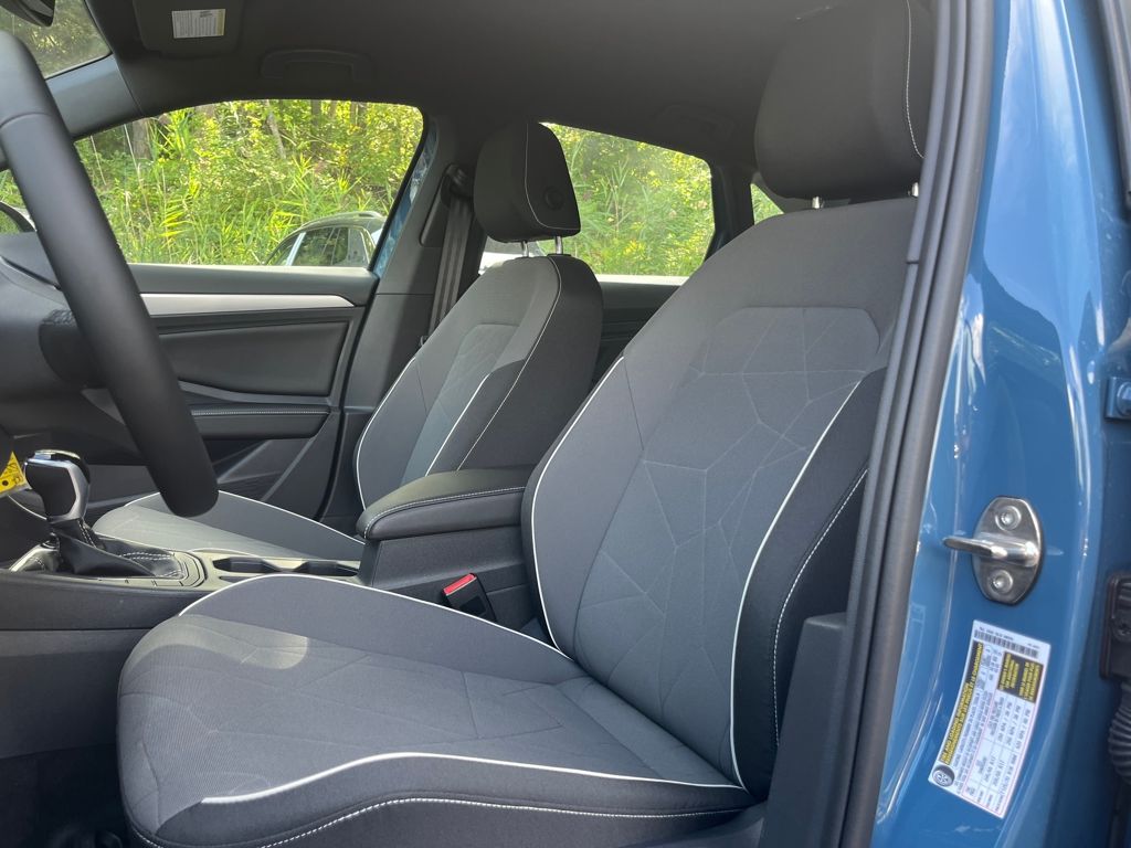 2025 Volkswagen Jetta 1.5T Sport photo 6