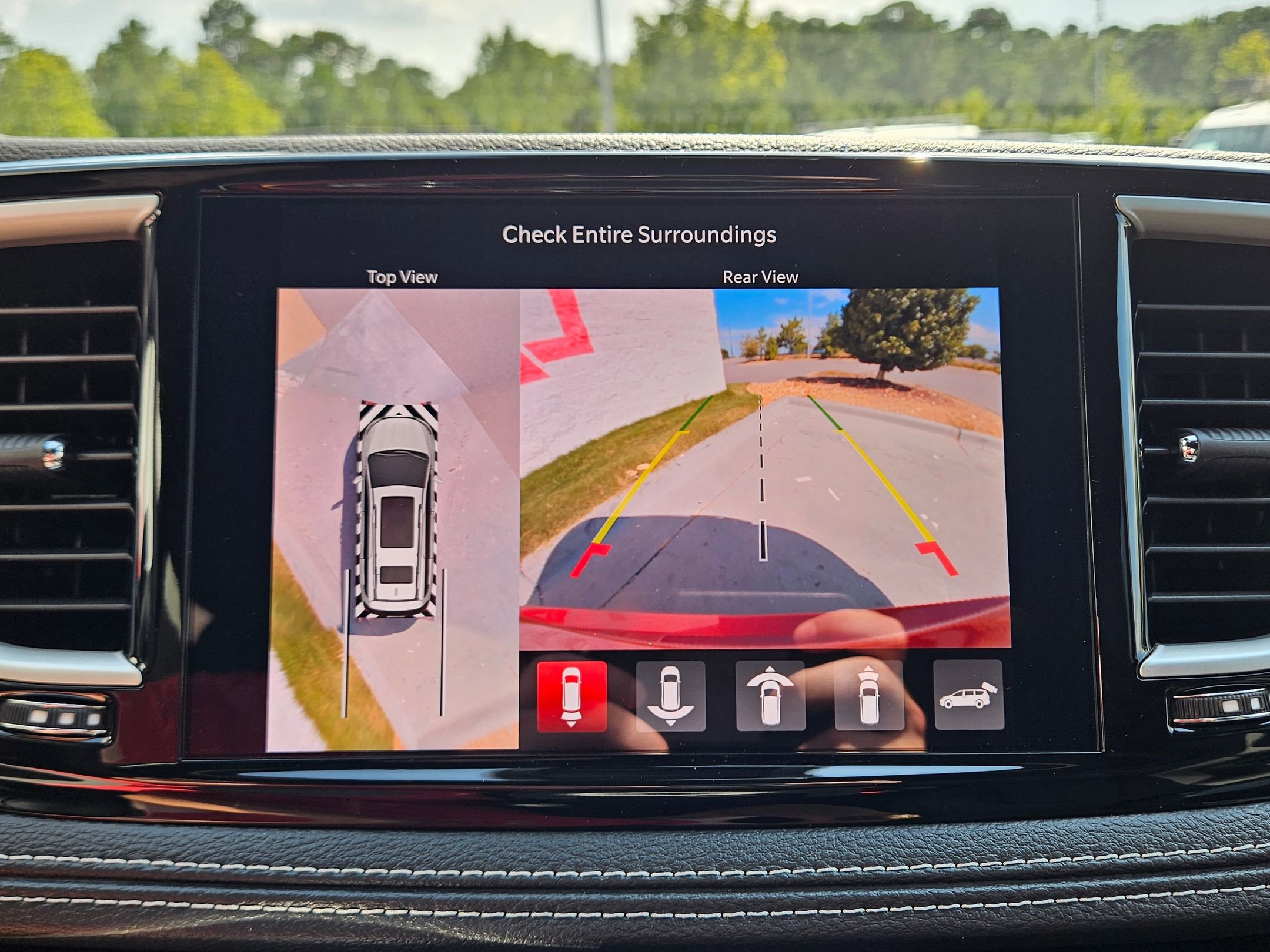 2025 Chrysler Pacifica photo 24