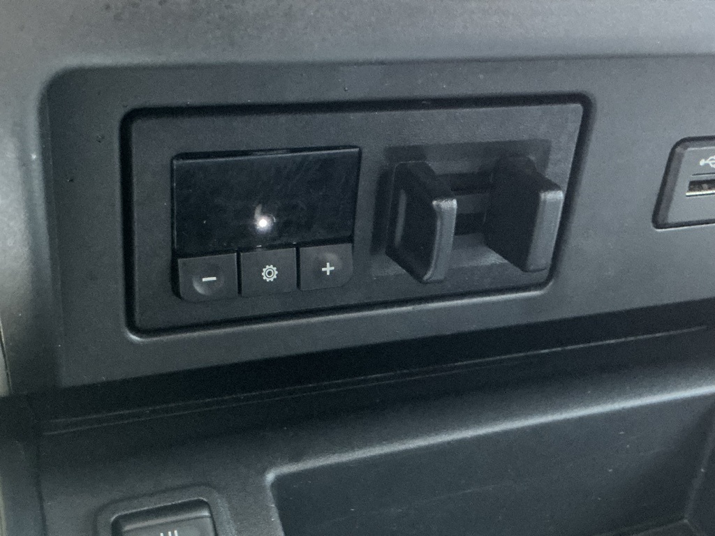 2019 Nissan Titan SL photo 25
