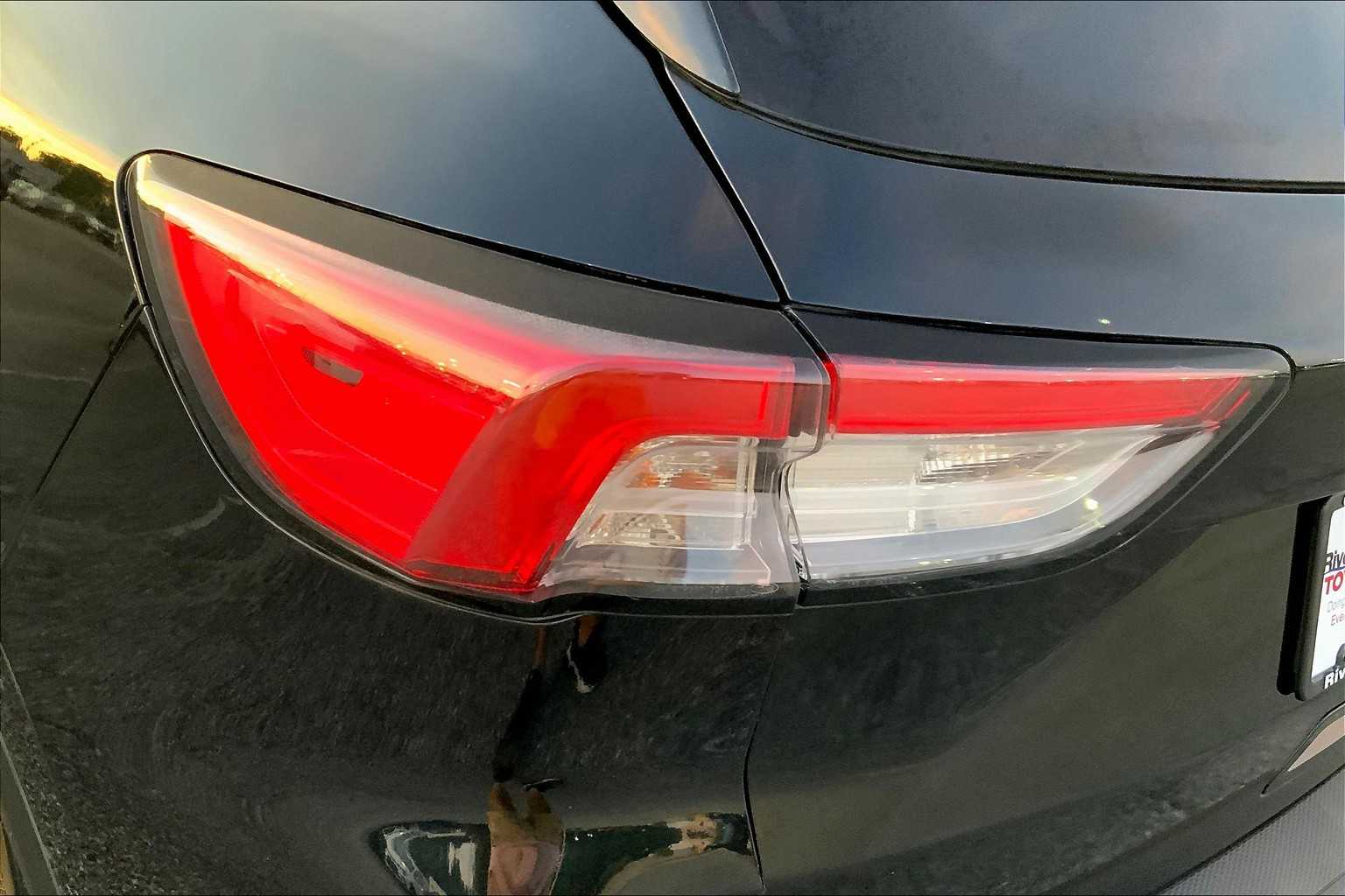 2020 Ford Escape SEL photo 23