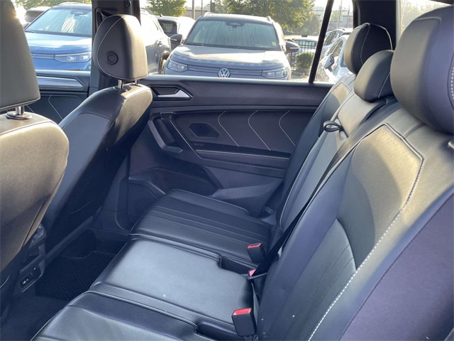 2024 Volkswagen Tiguan SE R-Line Black photo 12