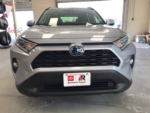 2020 Toyota RAV4 Hybrid XLE photo 8