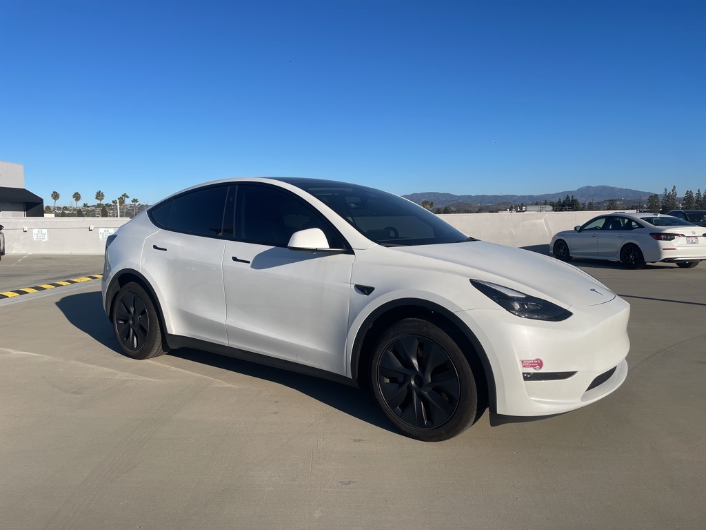 2024 Tesla Model Y Long Range's photo