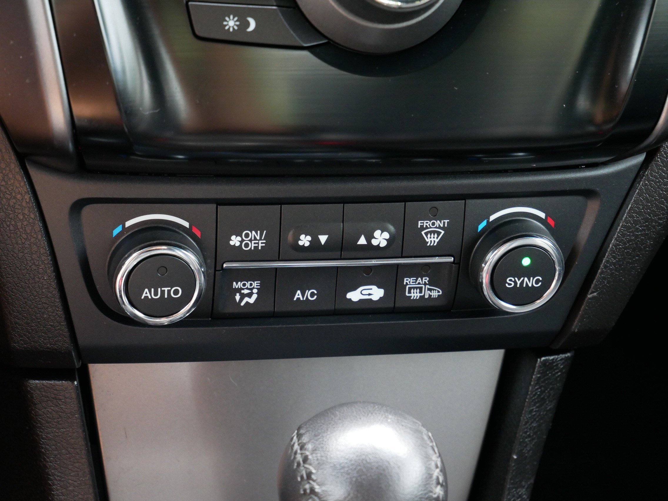 2013 Acura ILX 2.0L Premium photo 23