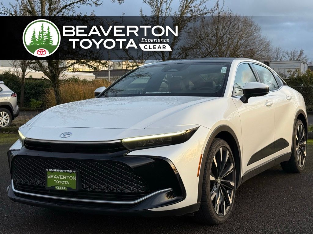 2023 Toyota Crown Platinum's photo