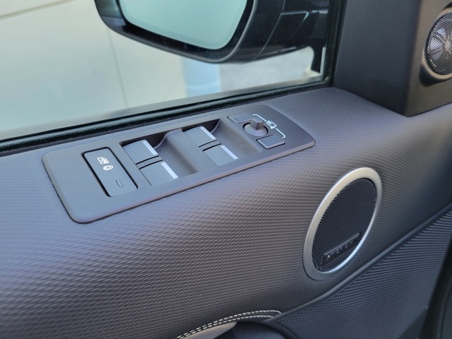 2024 Land Rover Discovery SE photo 30