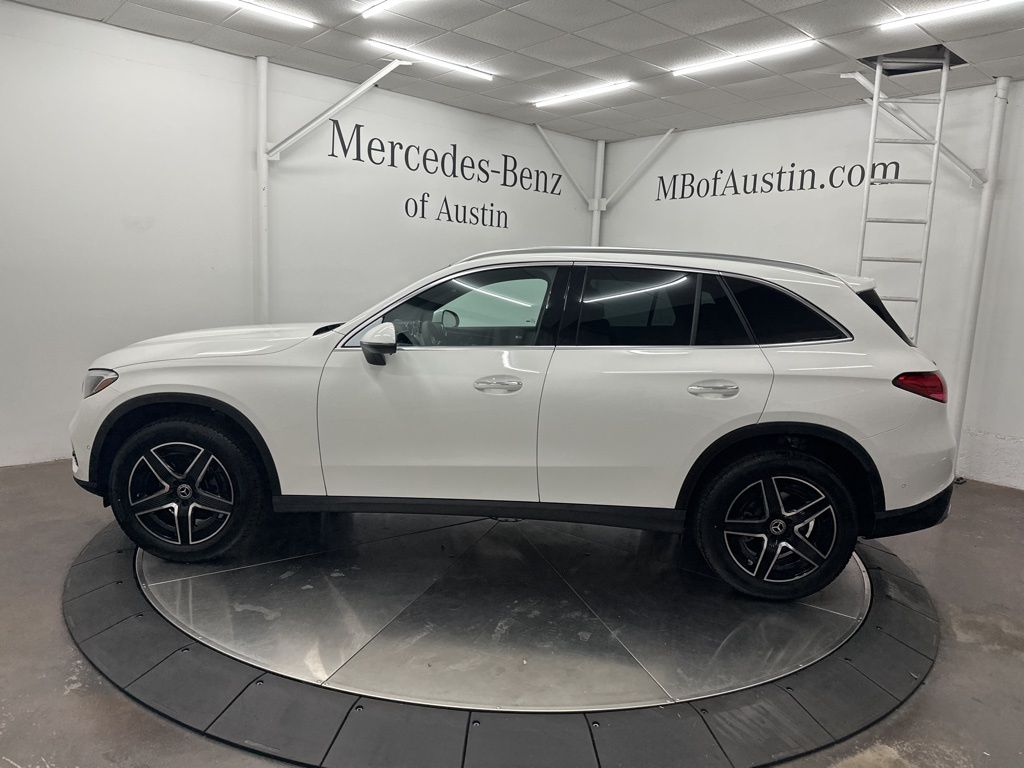 2026 Mercedes Benz GLC 300 photo 4