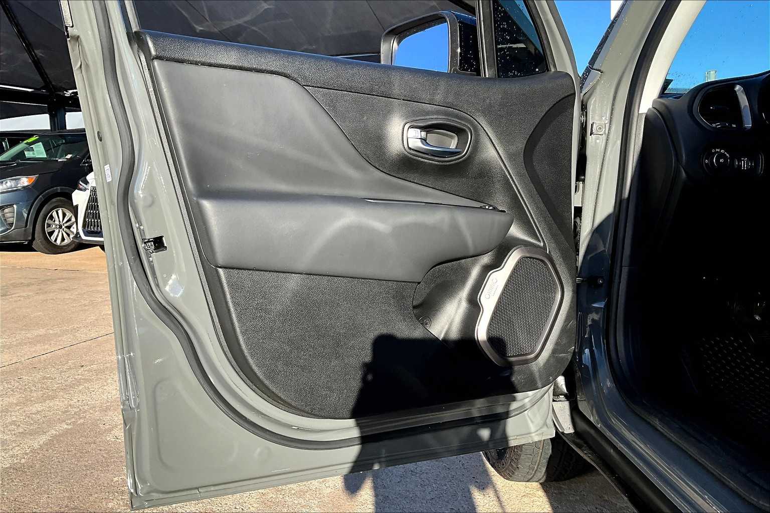 2022 Jeep Renegade Limited photo 21