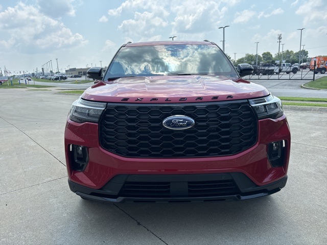 2025 Ford Explorer ST-Line photo 2