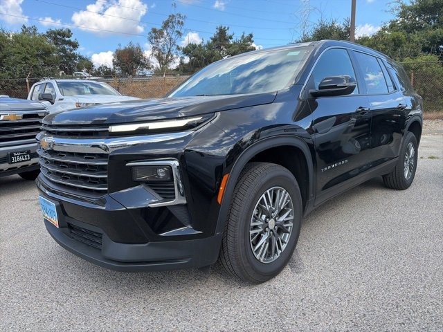2025 Chevrolet Traverse photo 3