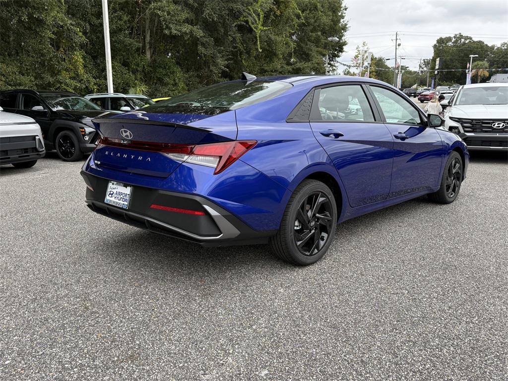 2026 Hyundai Elantra SEL Sport photo 3