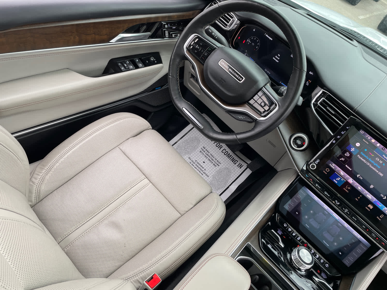 2023 Jeep Grand Wagoneer Base photo 15