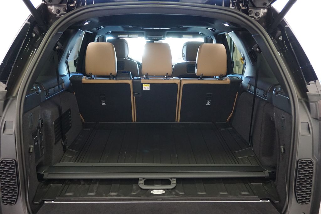 2025 Land Rover Discovery SE photo 30