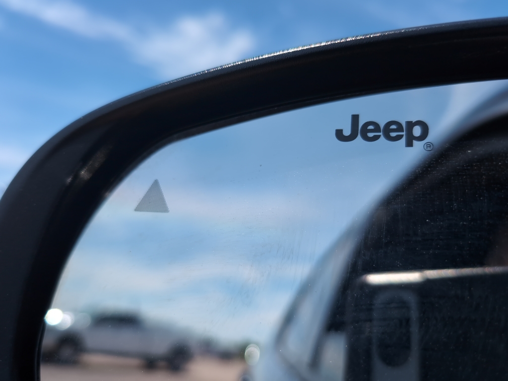 2023 Jeep Compass Altitude photo 25