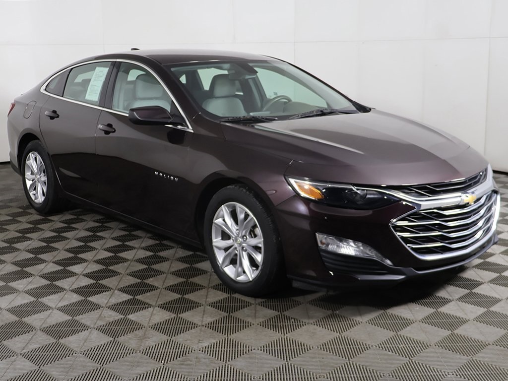 Used 2020 Chevrolet Malibu 1LT with VIN 1G1ZD5ST2LF040770 for sale in Parma, OH