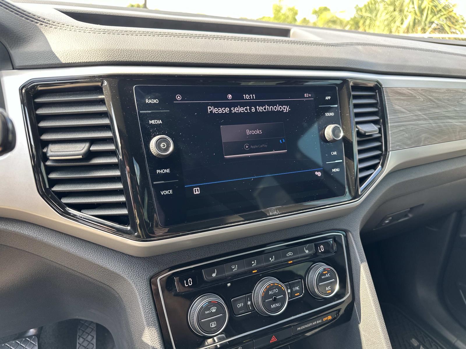 2023 Volkswagen Atlas Cross Sport V6 SE Technology photo 12