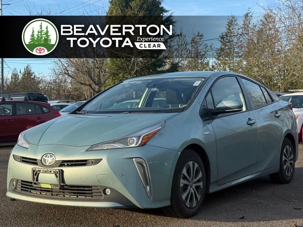 2022 Toyota Prius LE's photo