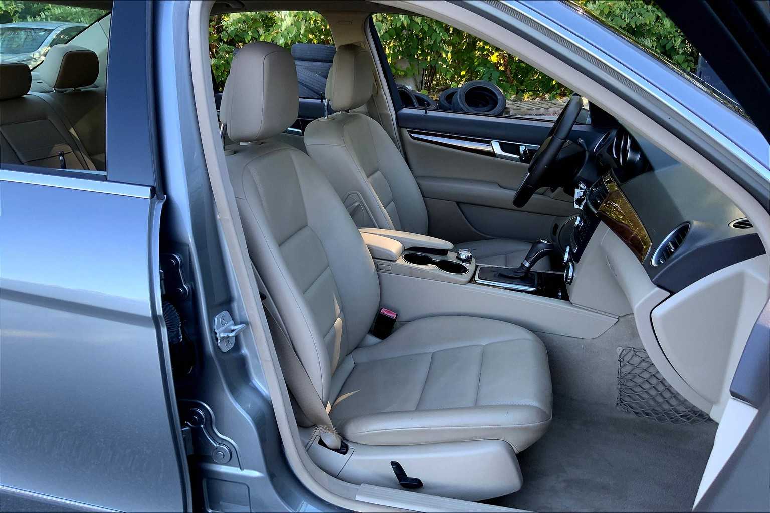 2012 Mercedes Benz C 300 Sport photo 7