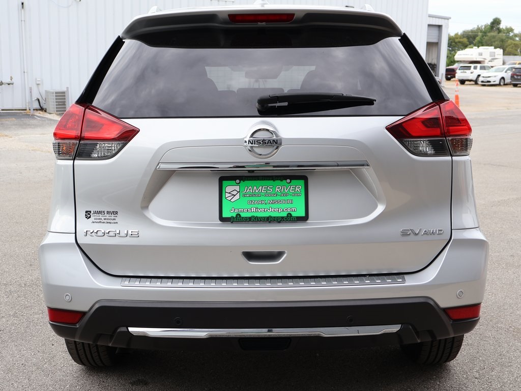 2019 Nissan Rogue SV photo 4