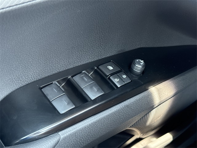2025 Toyota Camry SE photo 13