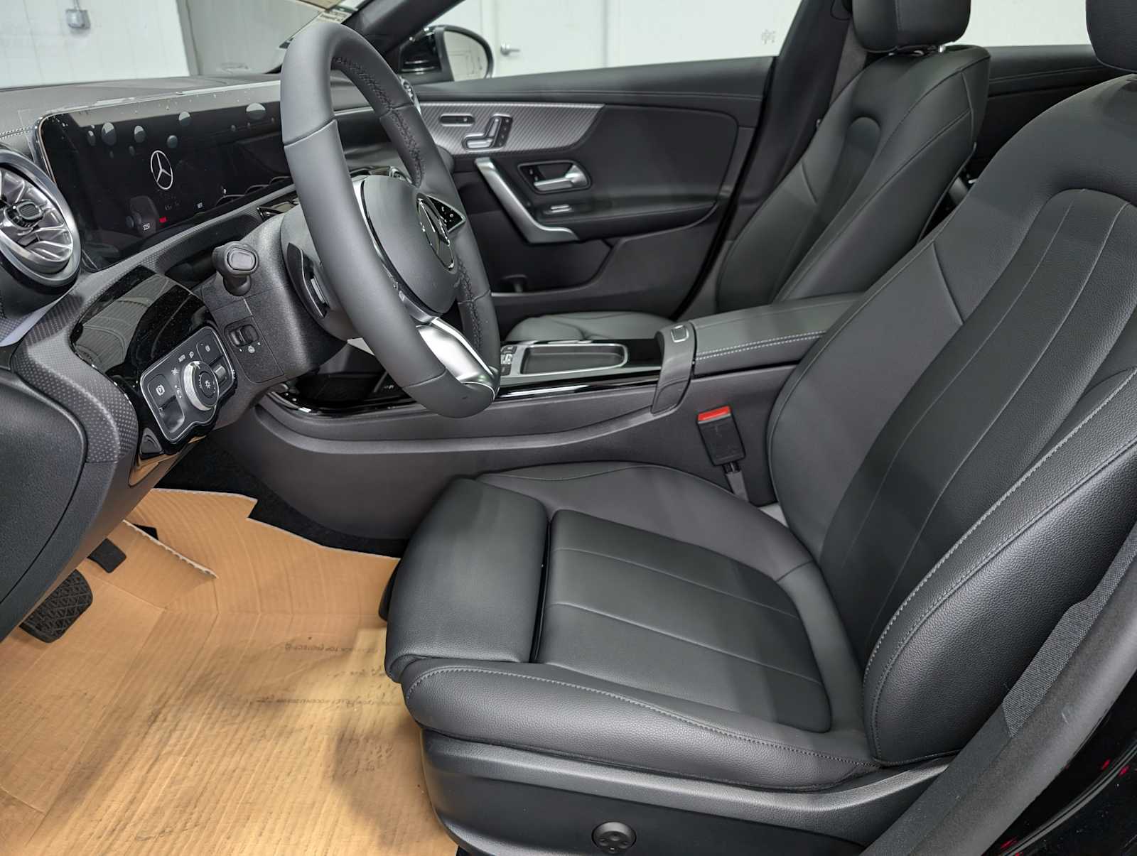2025 Mercedes Benz CLA 250 4MATIC photo 2