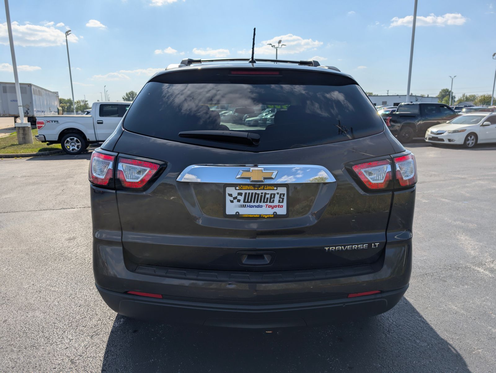 2014 Chevrolet Traverse 1LT photo 4