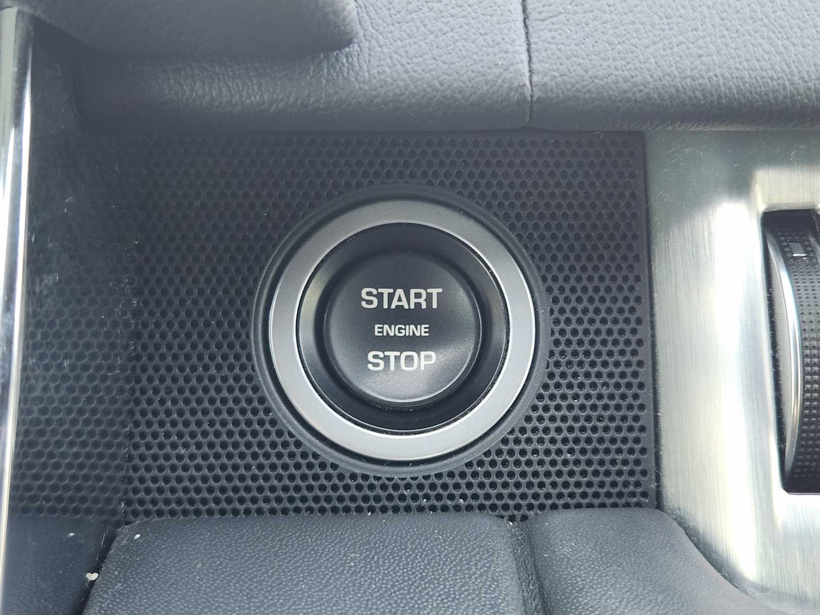 2020 Land Rover Range Rover HSE photo 17