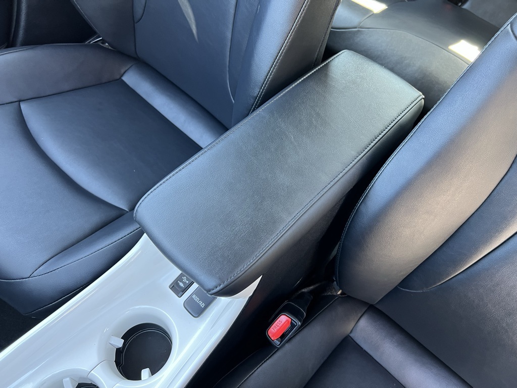 2016 Toyota Prius Four photo 20